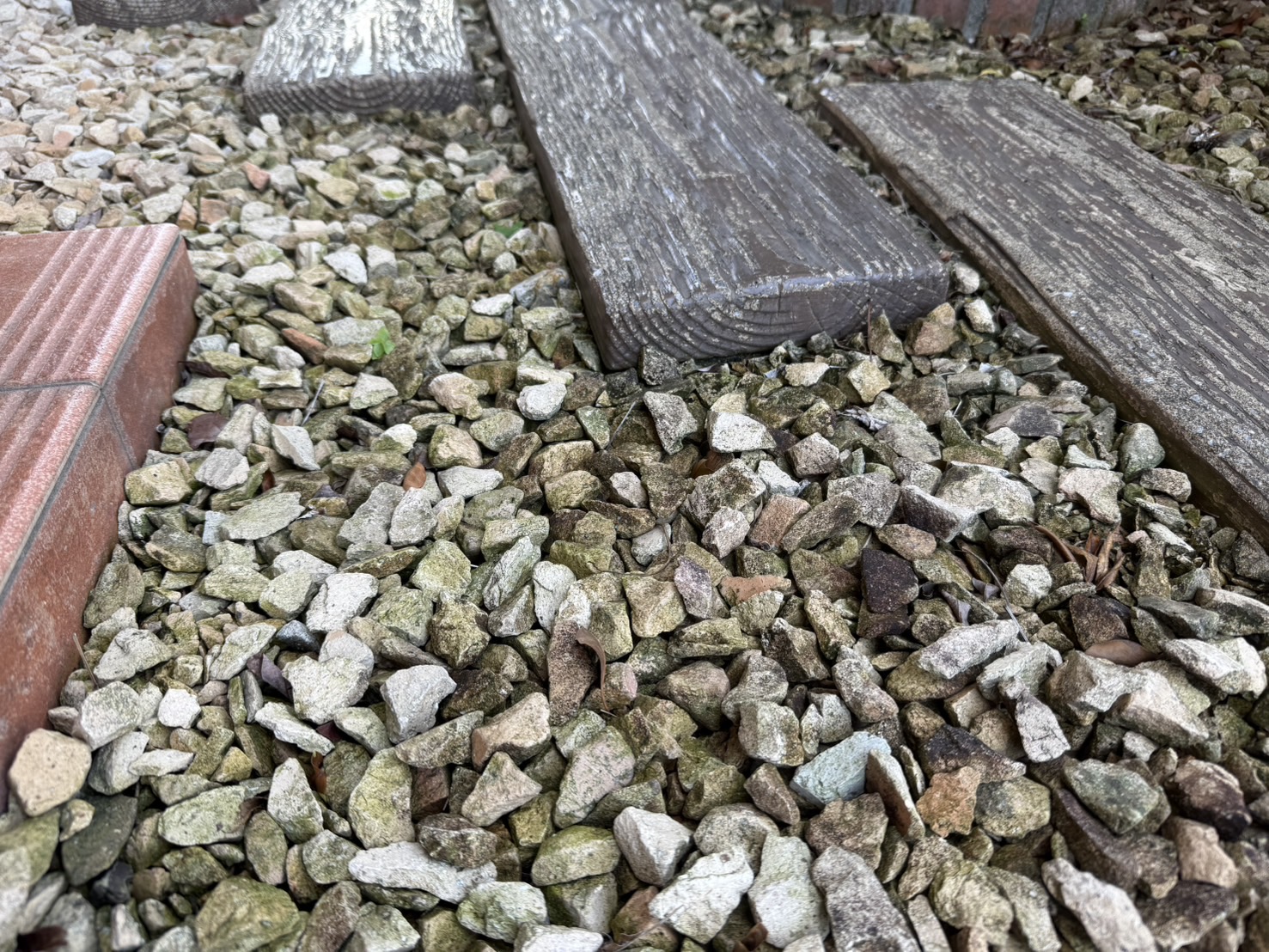 防犯砂利の施工