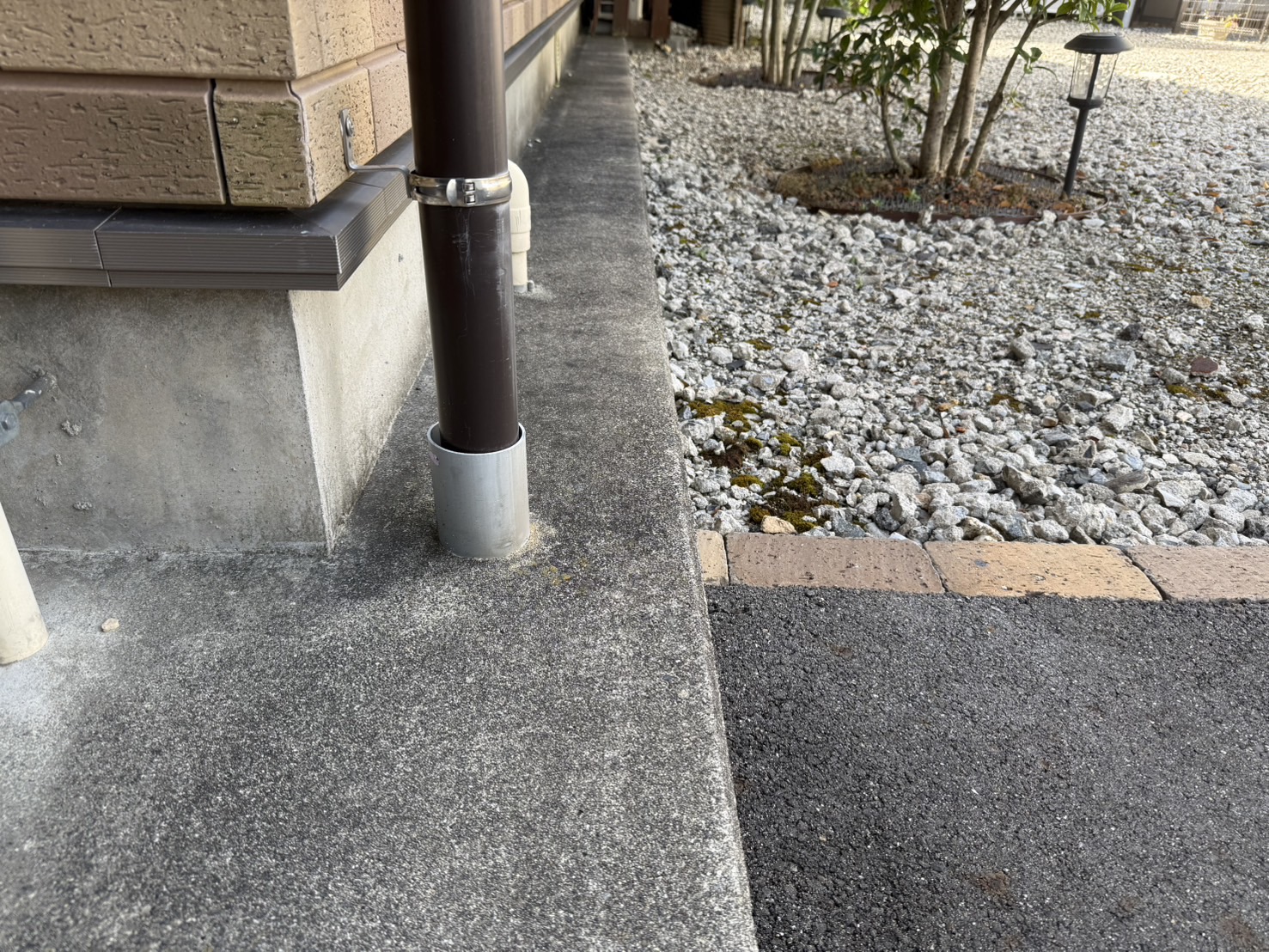 犬走りとは_毛受建材四季辺
