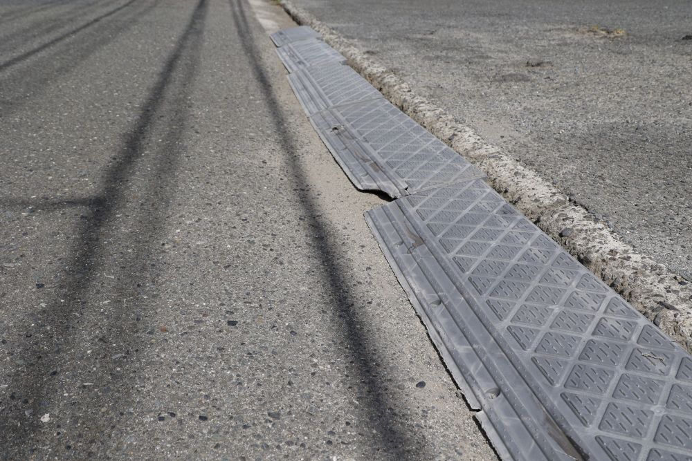 駐車場コンクリートの段差対策_毛受四季辺